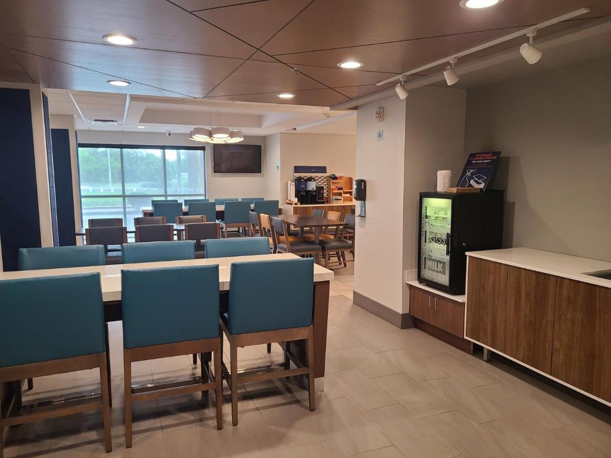 Holiday Inn Express Fort Lauderdale North - Executive Airport By Ihg Zewnętrze zdjęcie