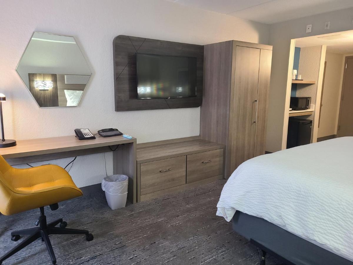 Holiday Inn Express Fort Lauderdale North - Executive Airport By Ihg Zewnętrze zdjęcie