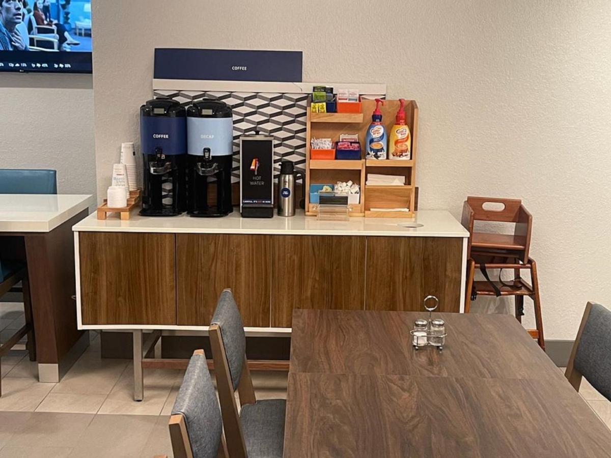 Holiday Inn Express Fort Lauderdale North - Executive Airport By Ihg Zewnętrze zdjęcie