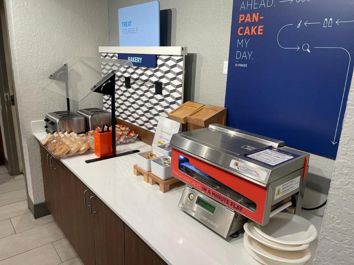 Holiday Inn Express Fort Lauderdale North - Executive Airport By Ihg Zewnętrze zdjęcie