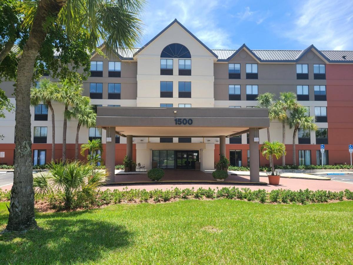 Holiday Inn Express Fort Lauderdale North - Executive Airport By Ihg Zewnętrze zdjęcie